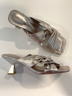 VANELI Taber Knotted Dress Pale Metallic Gold Sandal Size 8.5